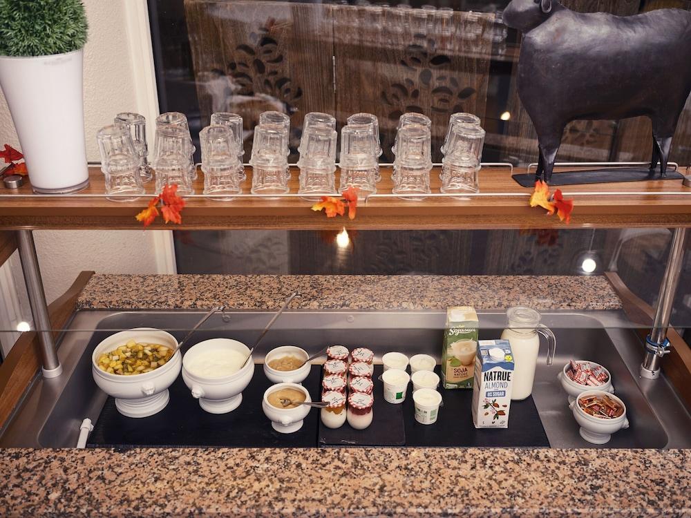 restaurant cafeteria