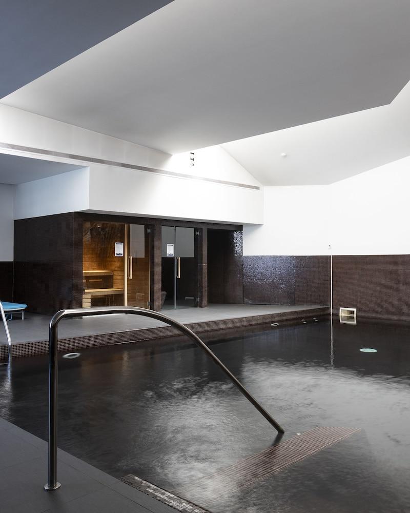 swimming pool spa