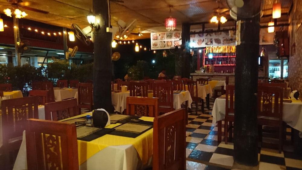 restaurant cafeteria