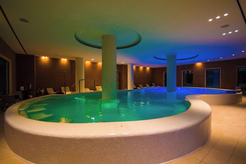 swimming pool spa
