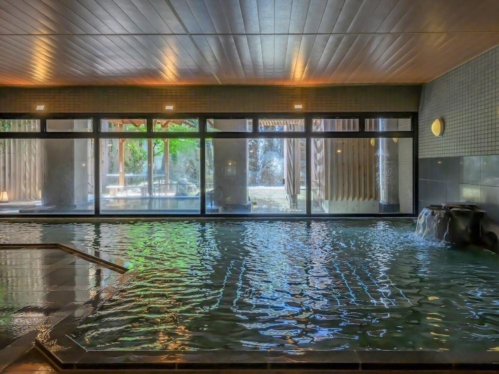 swimming pool spa