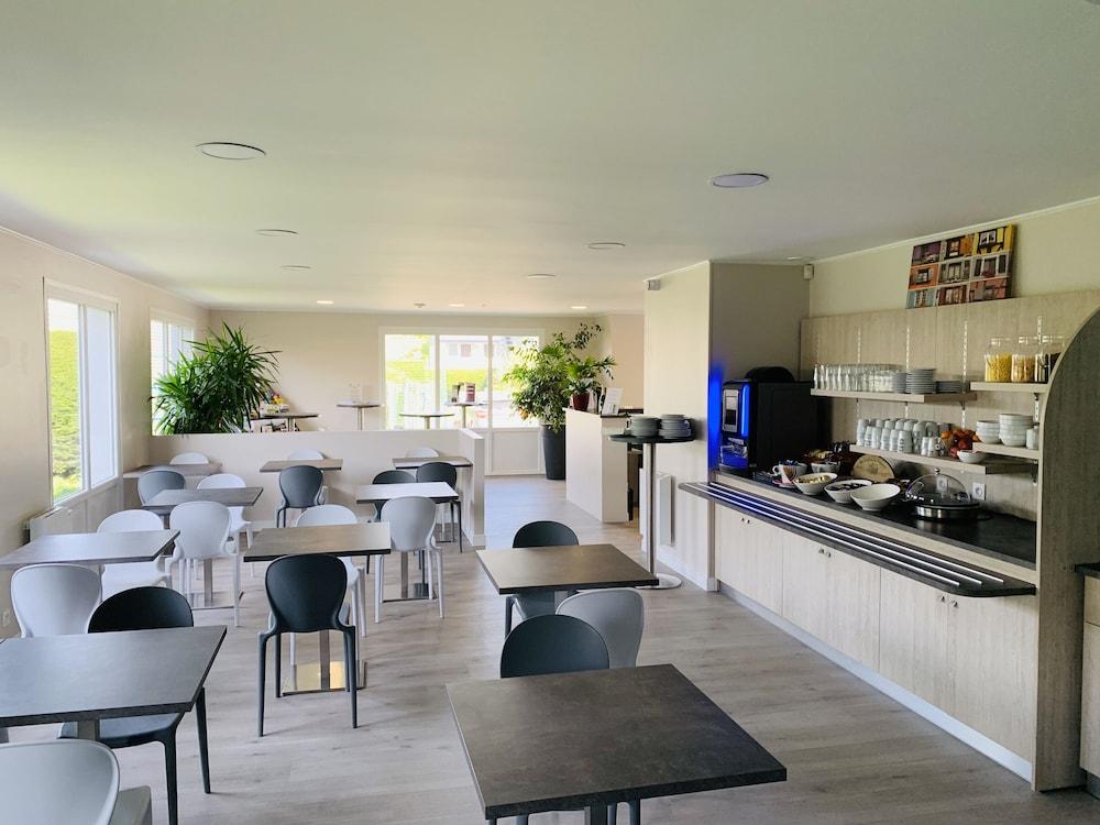 restaurant-cafeteria