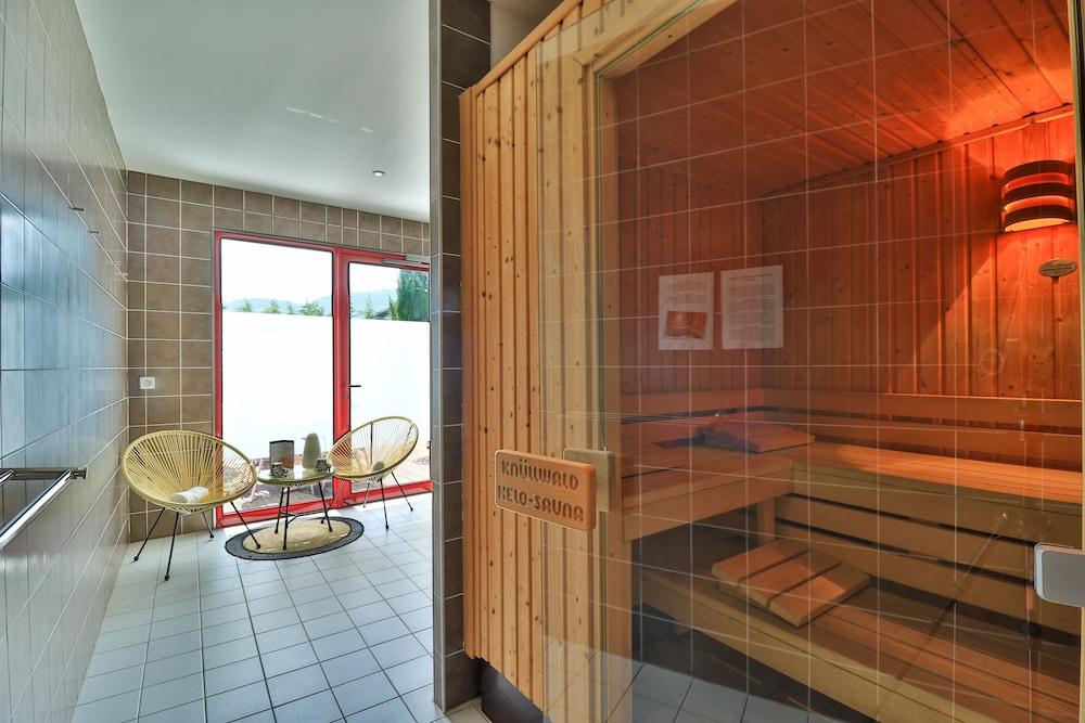 swimming pool spa
