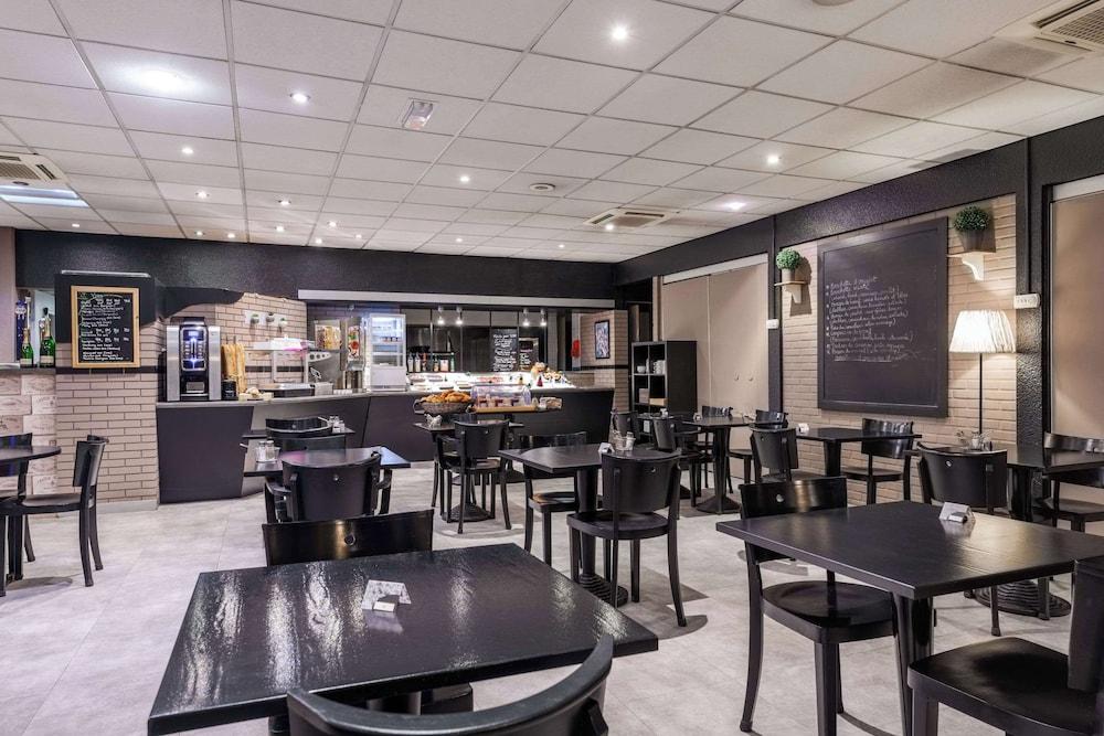 restaurant cafeteria