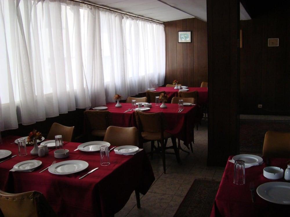 restaurant-cafeteria