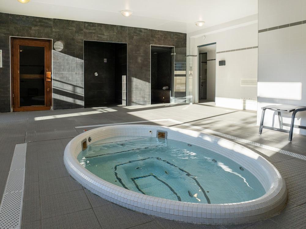 swimming pool spa