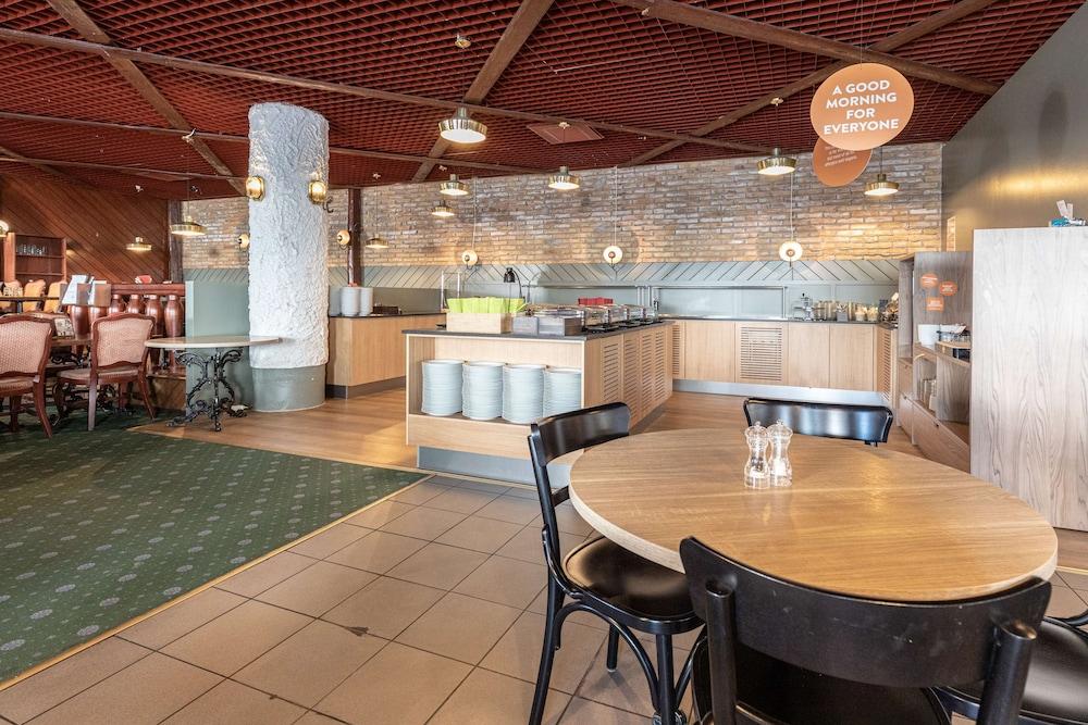 restaurant cafeteria