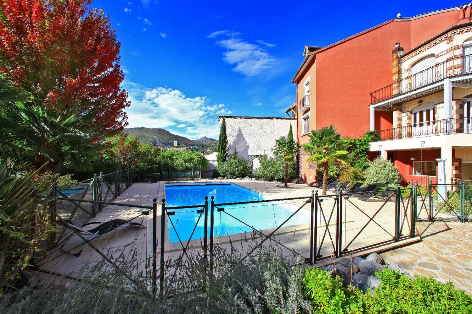 swimming pool spa