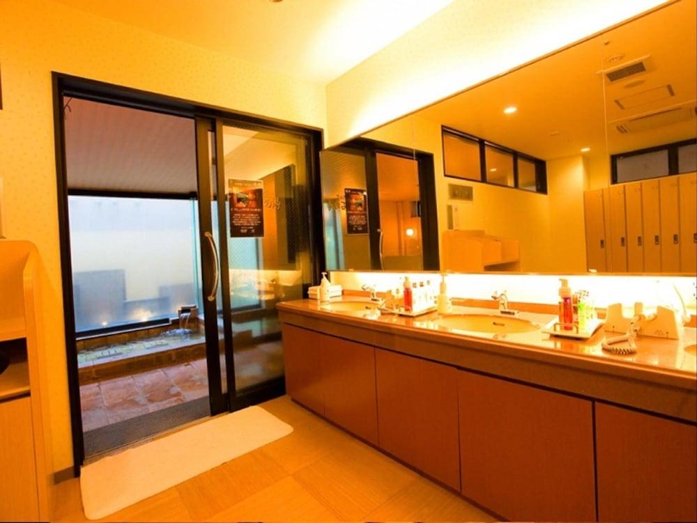 swimming pool spa