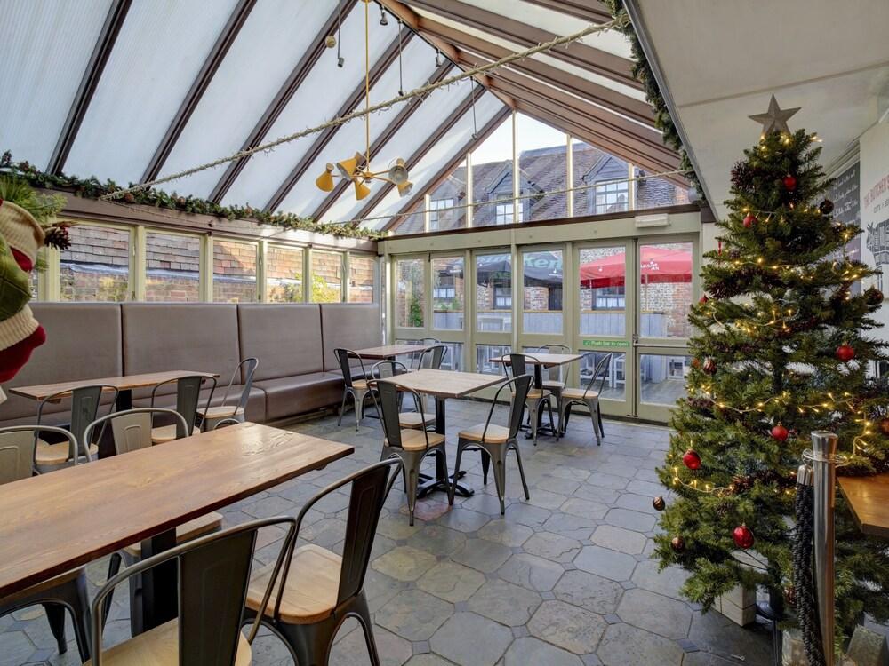 restaurant cafeteria