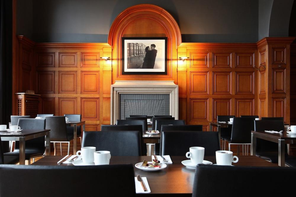 restaurant-cafeteria