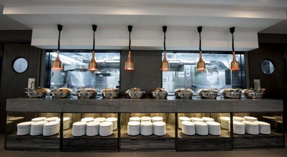 restaurant cafeteria