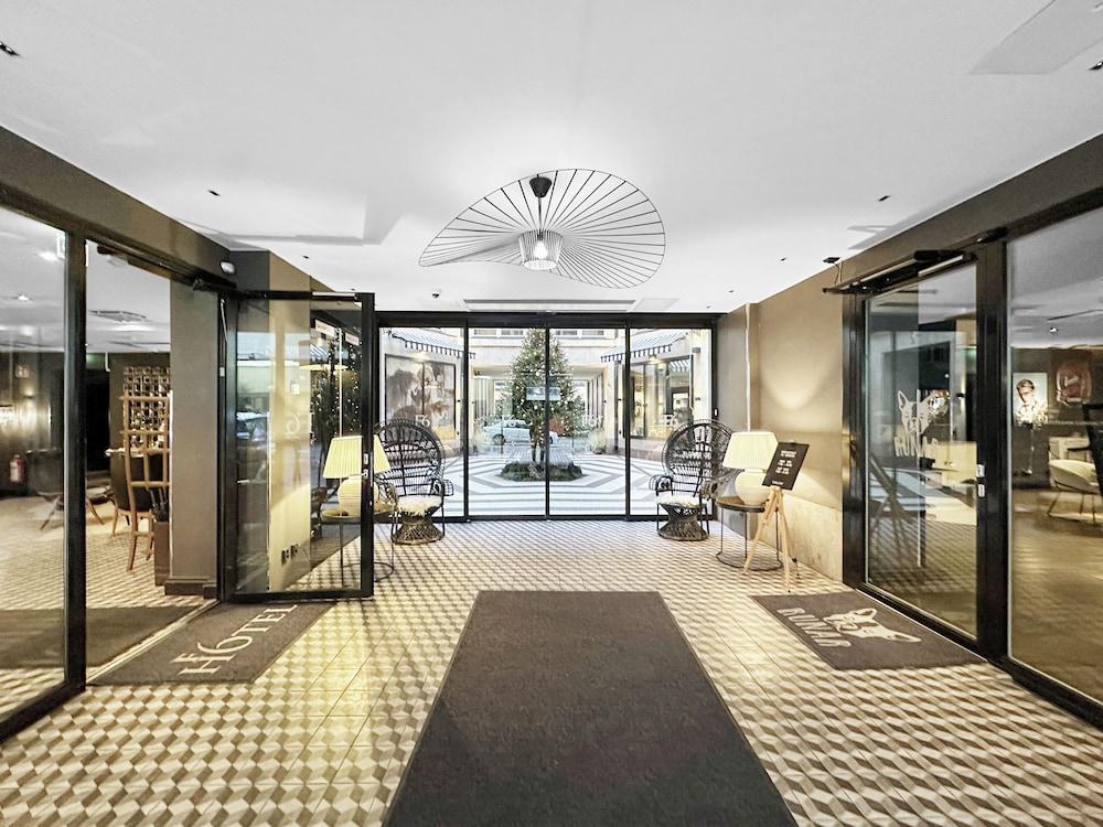 lobby