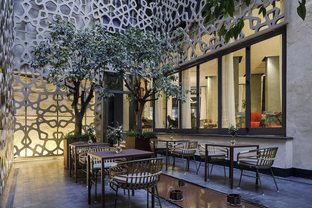 restaurant cafeteria