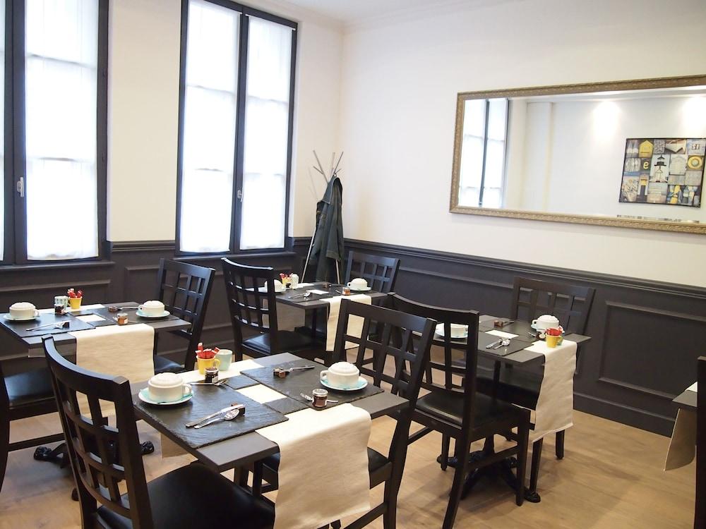 restaurant cafeteria