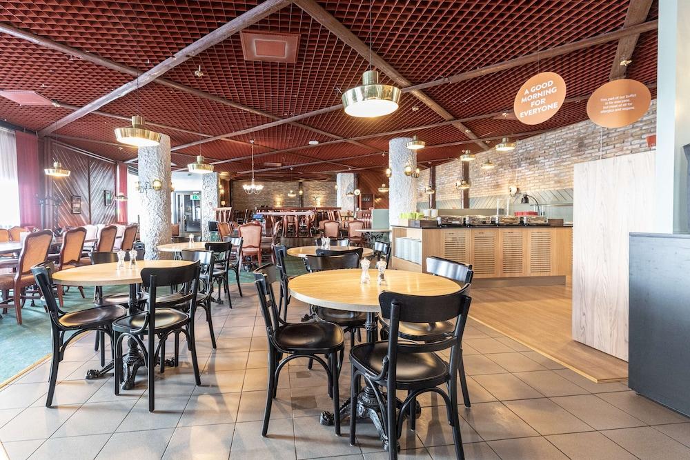 restaurant cafeteria