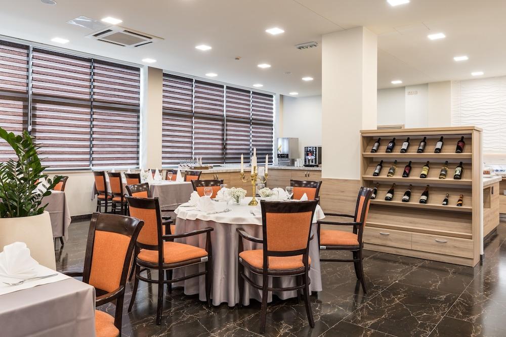 restaurant cafeteria