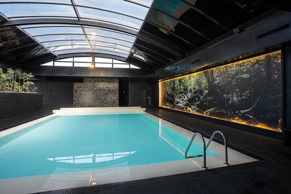 swimming pool spa