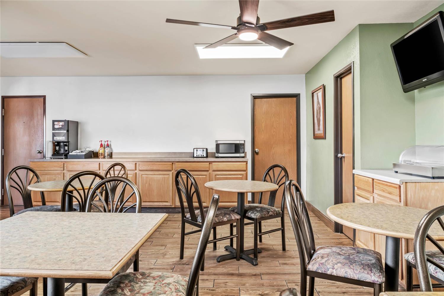 restaurant cafeteria
