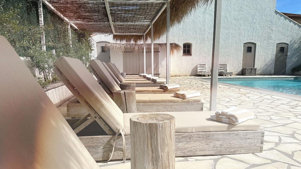 swimming pool spa