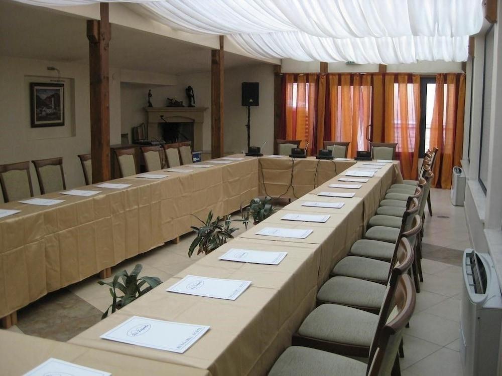 restaurant cafeteria
