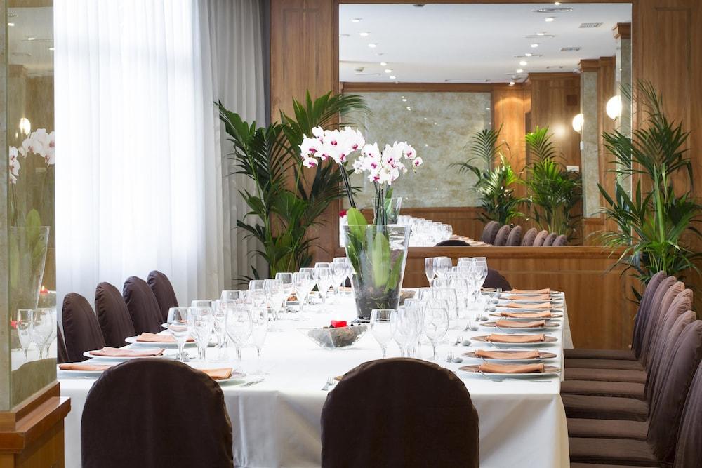 restaurant cafeteria