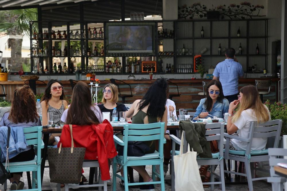 restaurant cafeteria