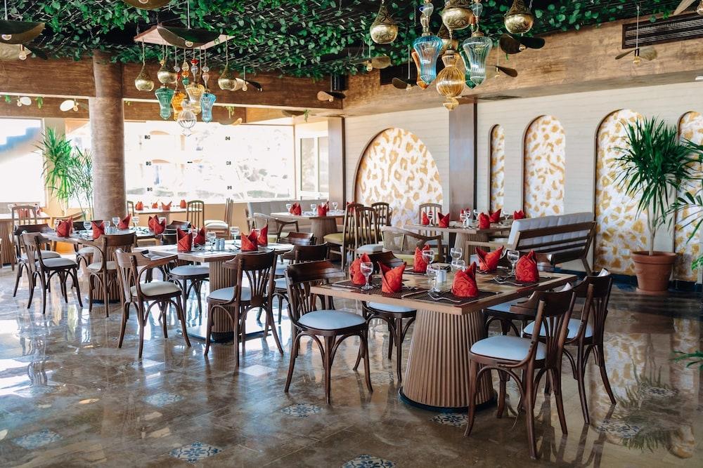 restaurant cafeteria