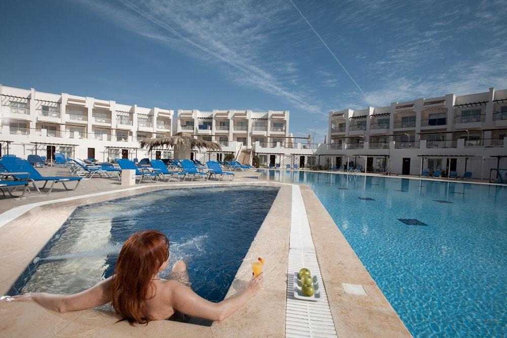 swimming pool spa