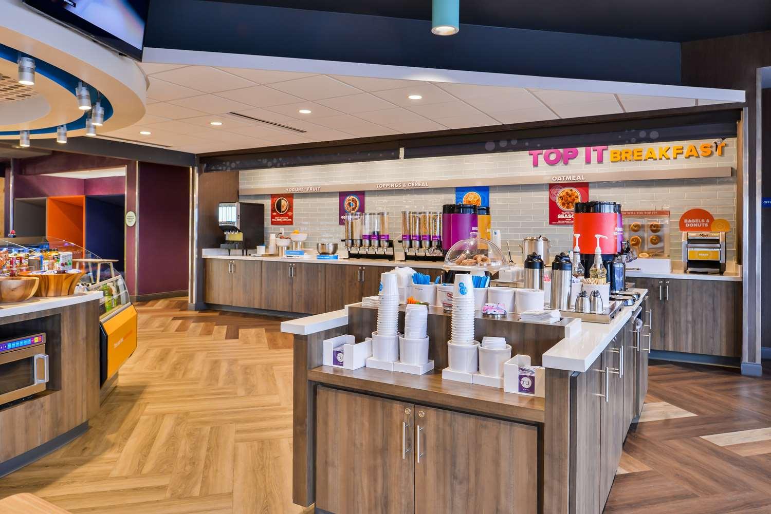 restaurant cafeteria