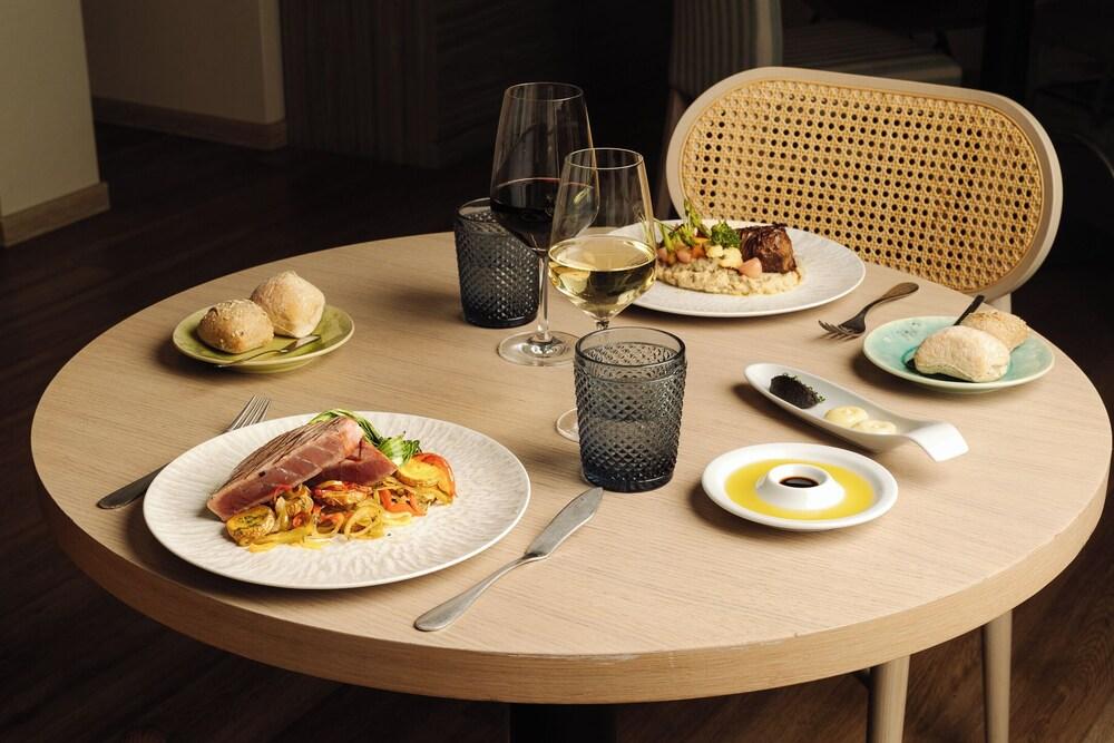 restaurant cafeteria