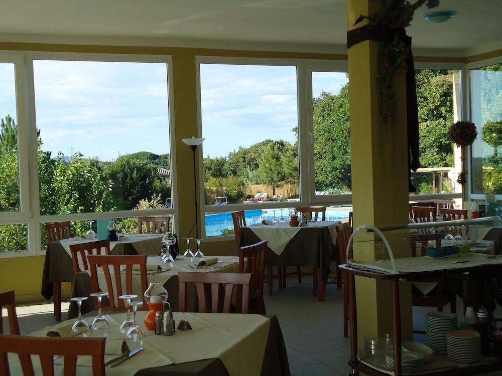 restaurant cafeteria