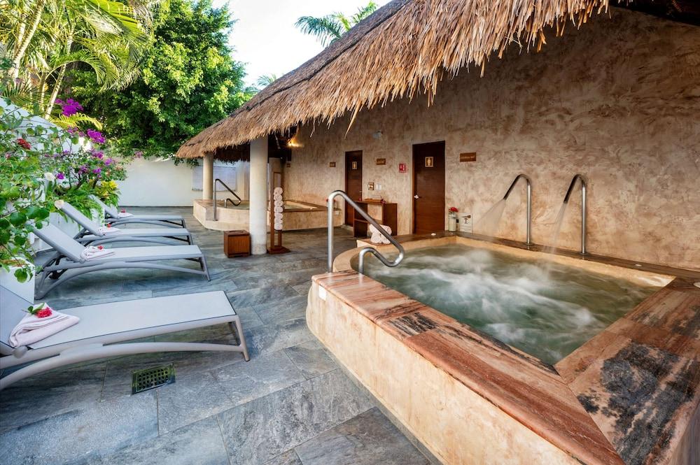 swimming pool spa
