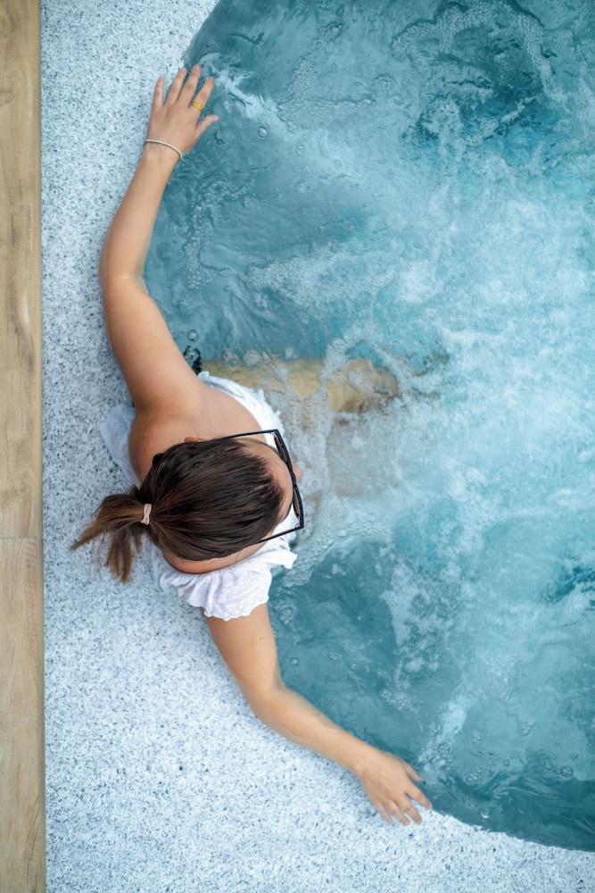 swimming pool spa