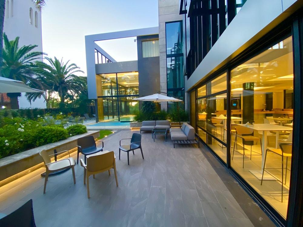 swimming pool spa