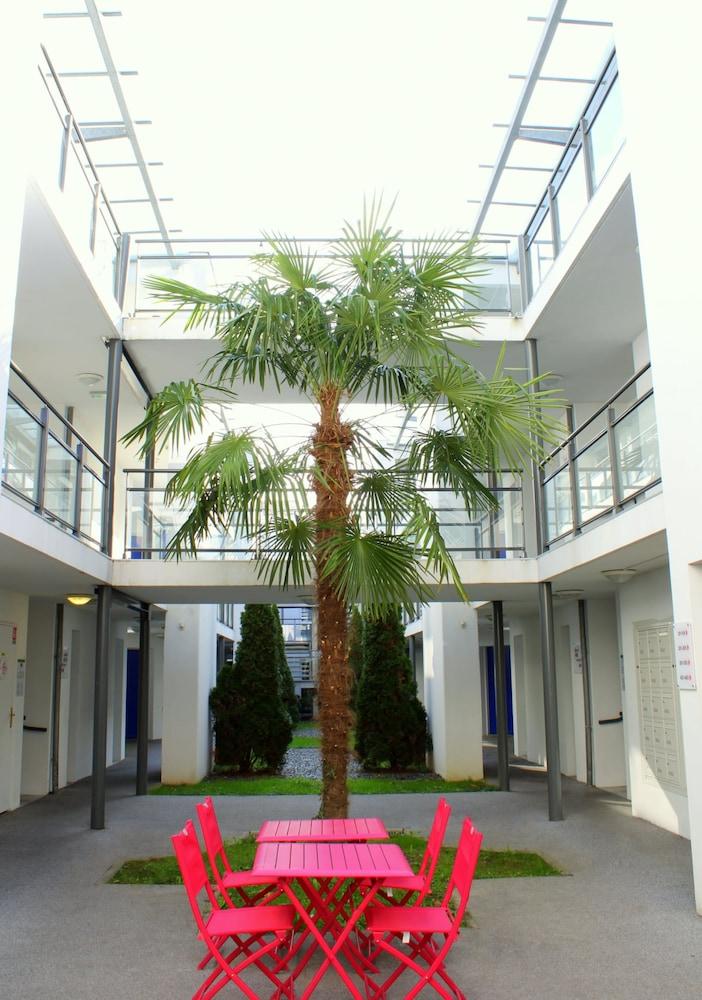 restaurant-cafeteria