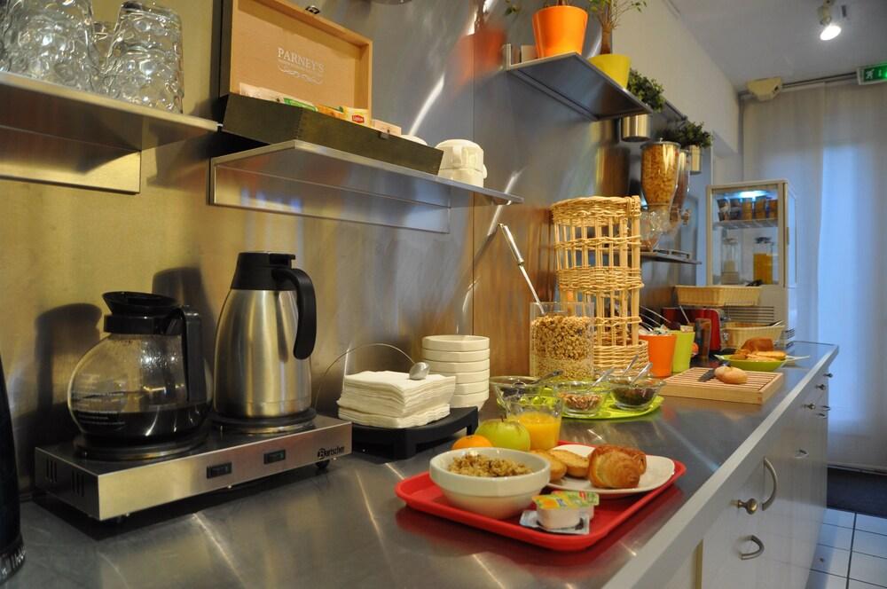 restaurant-cafeteria
