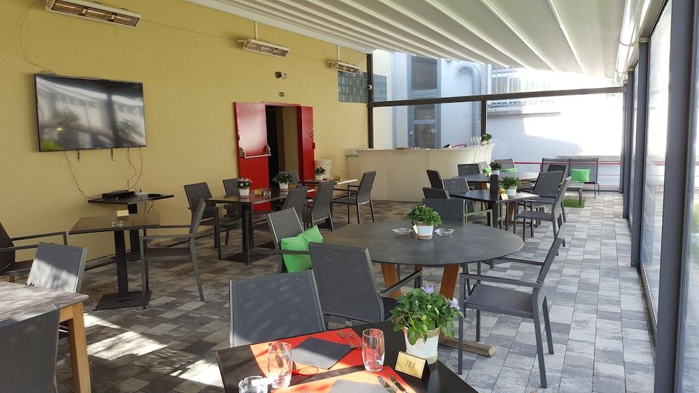 restaurant cafeteria
