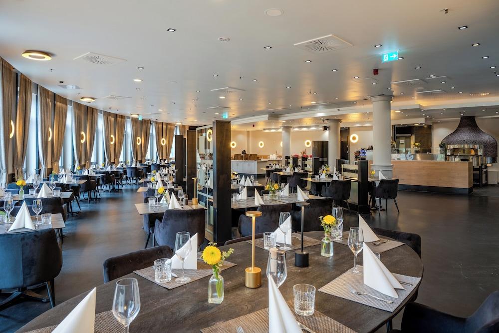 restaurant cafeteria