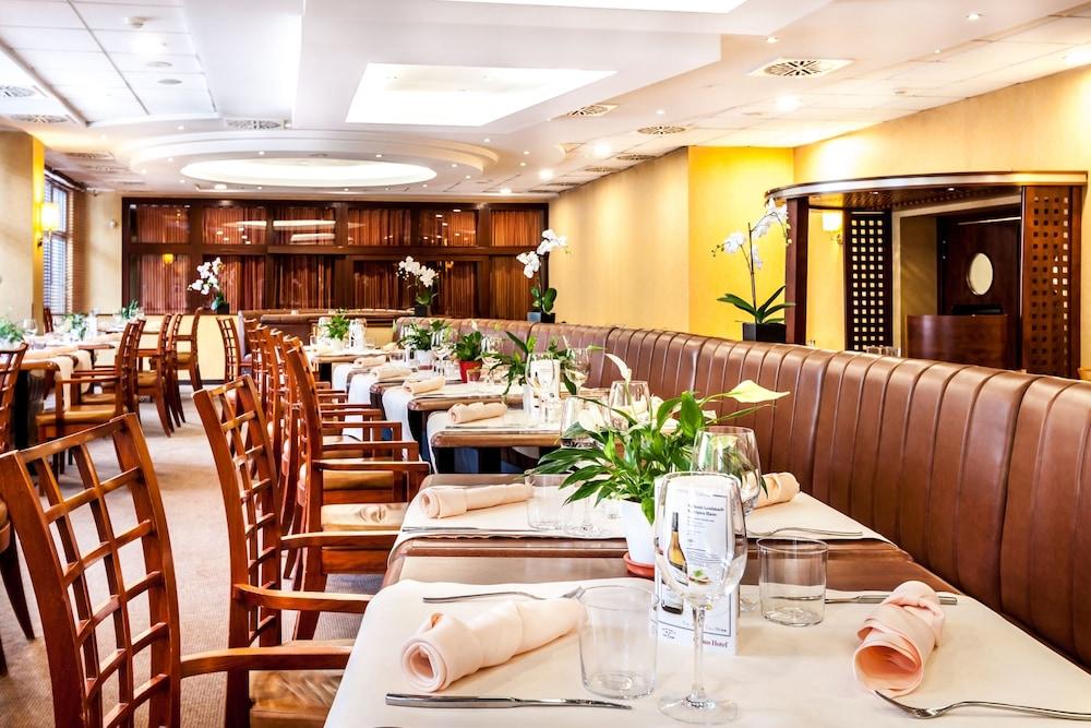 restaurant cafeteria