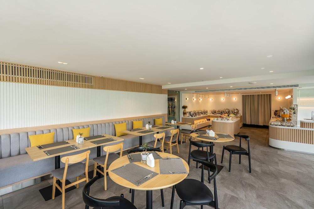 restaurant cafeteria