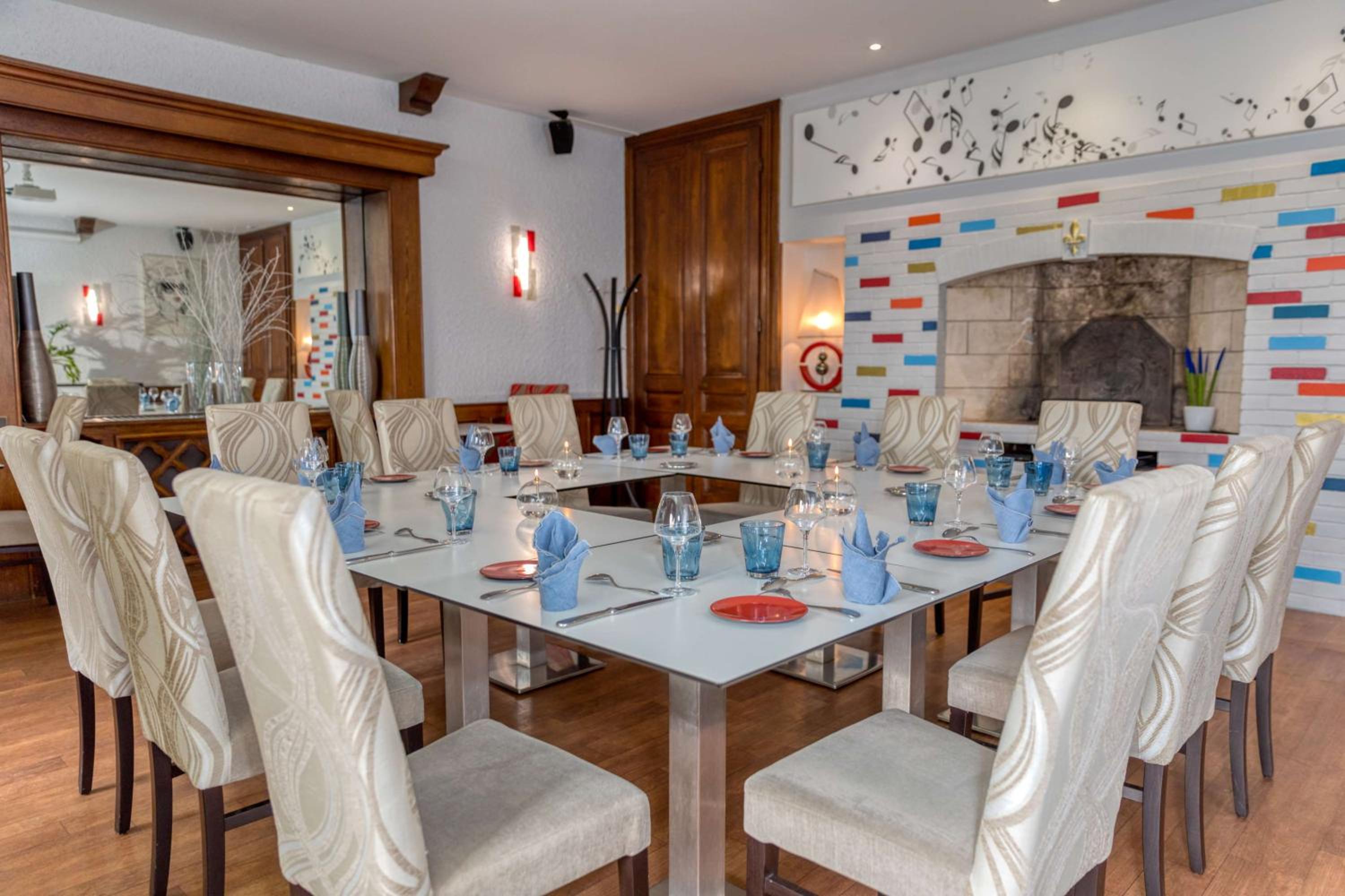 restaurant cafeteria