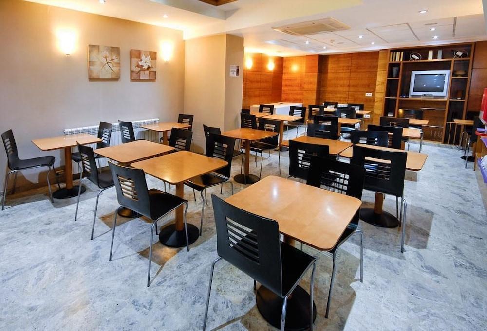 restaurant-cafeteria