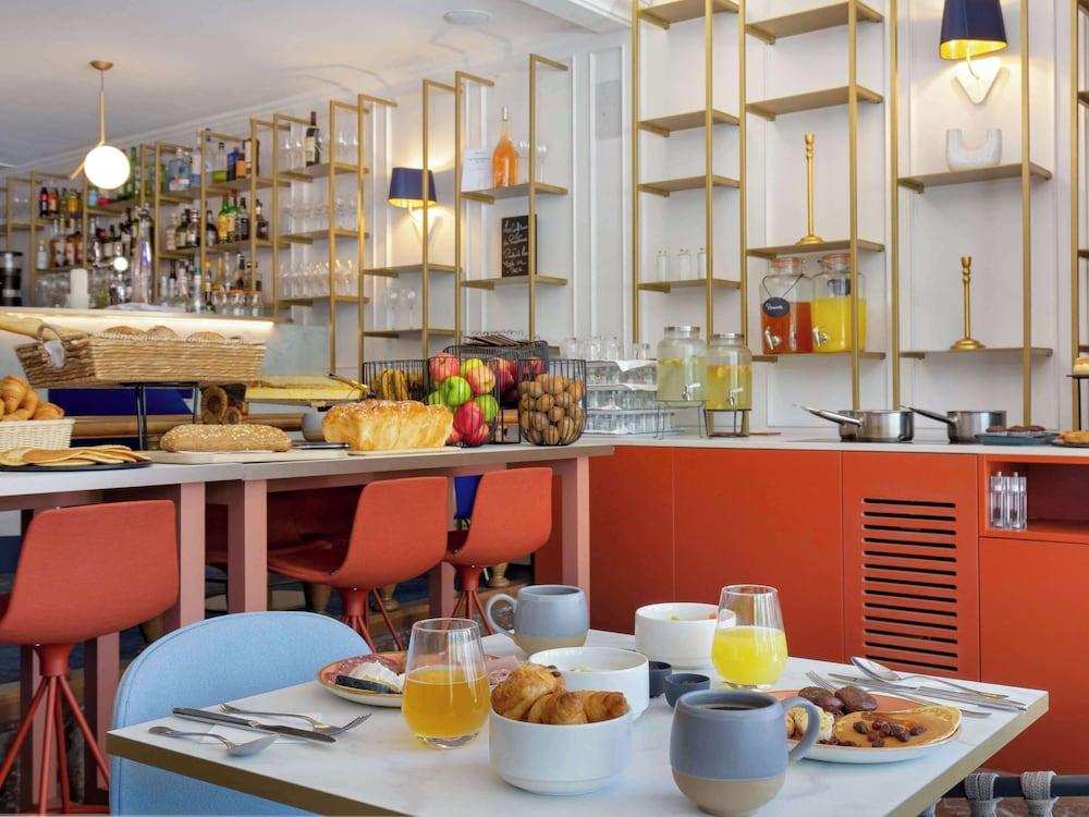 restaurant cafeteria