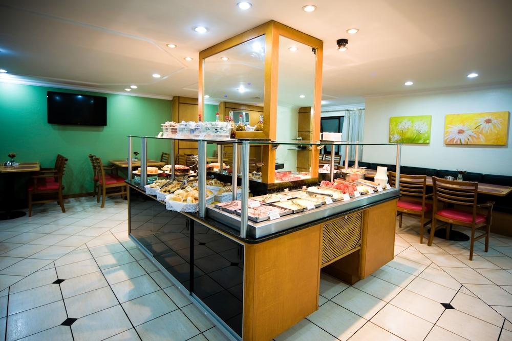 restaurant cafeteria