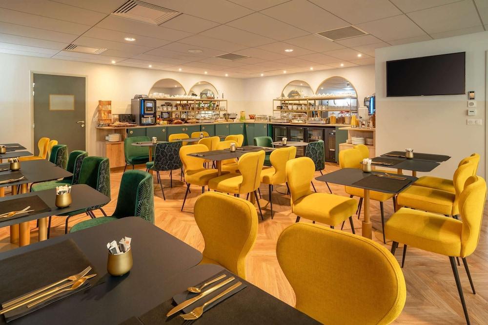 restaurant cafeteria