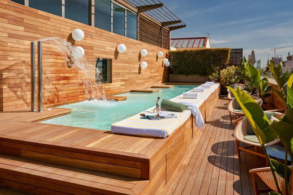 swimming pool spa
