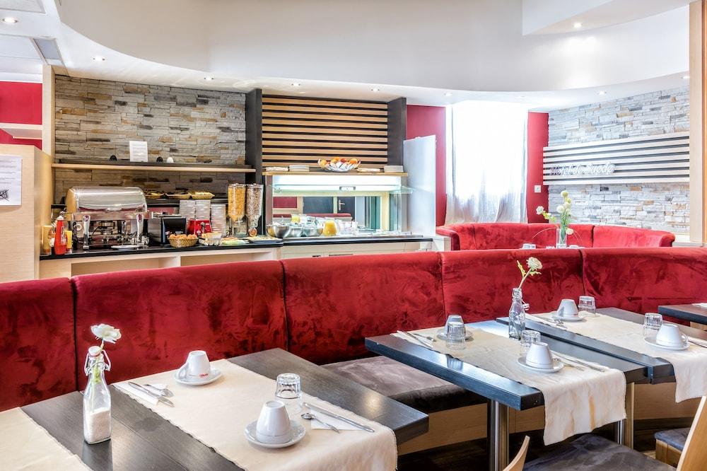 restaurant cafeteria