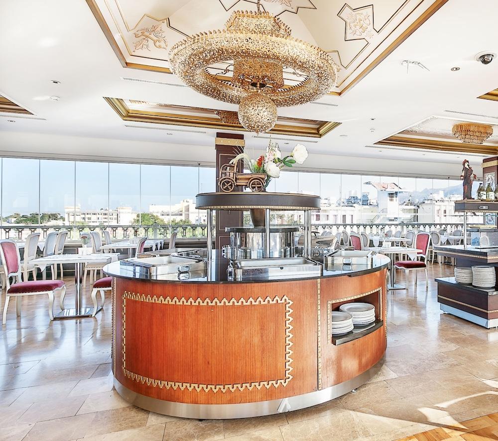 restaurant cafeteria