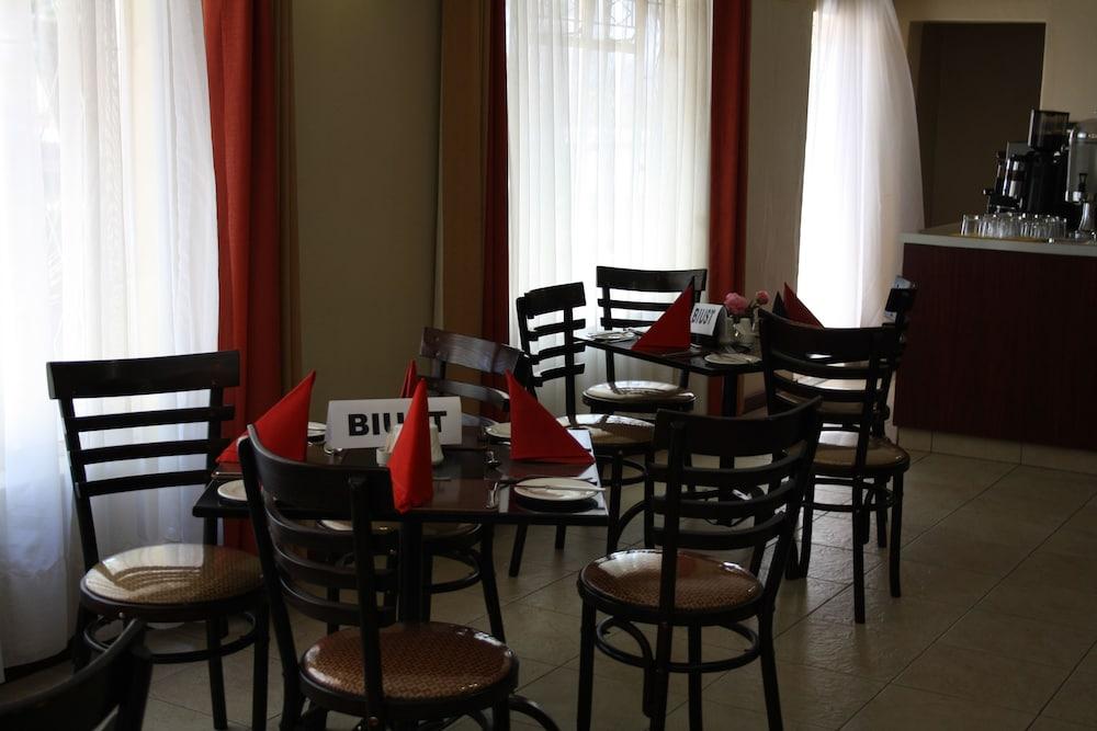 restaurant cafeteria